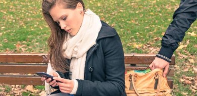 imagem de roubo de smartphone é preciso redobrar a atenção