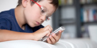 criança-com-celular