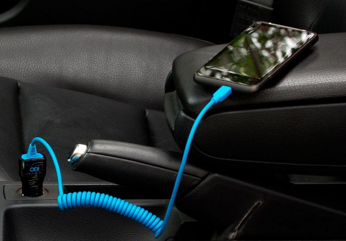 carregar o cwelular no carro via usb