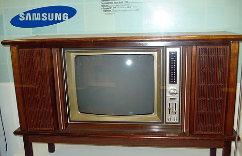 primeira tv samsung, que era em preto e branco