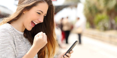 bateria-de-smartphones-usando-na-rua