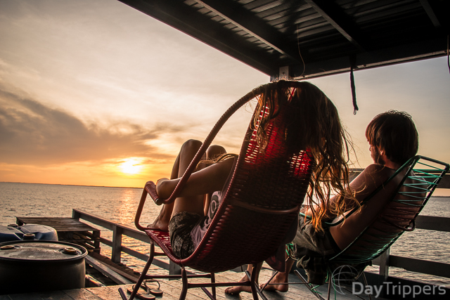 Blogueiros na beira do Rio Amazonas