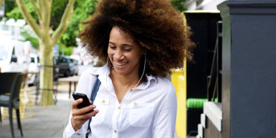 smartphones-lançamento-sendo-usado