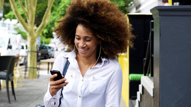 smartphones lançamento sendo usado