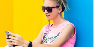 Pessoa usando iphone