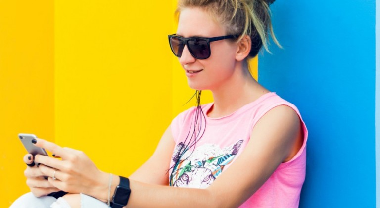 iOS 10: Atualizações Pessoa usando iphone