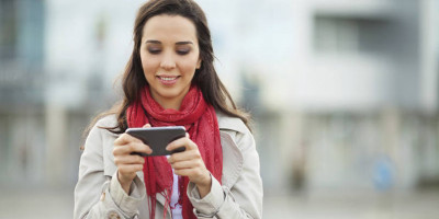 usando-smartphone-lg-v20