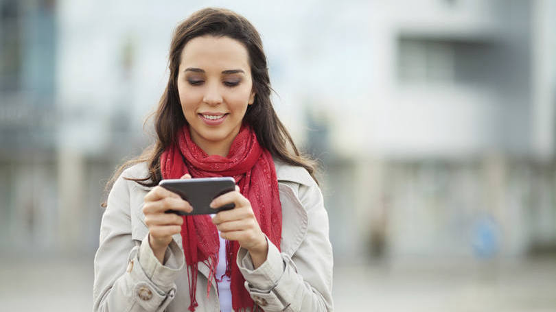 usando smartphone lg v20